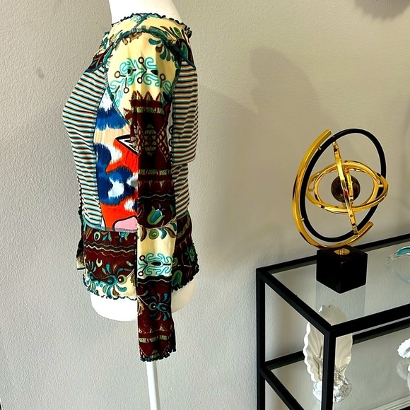 NESLAY NWOT Cute and Unique body fit top. Combination of stripe and floral Sz M. - Picture 3 of 13